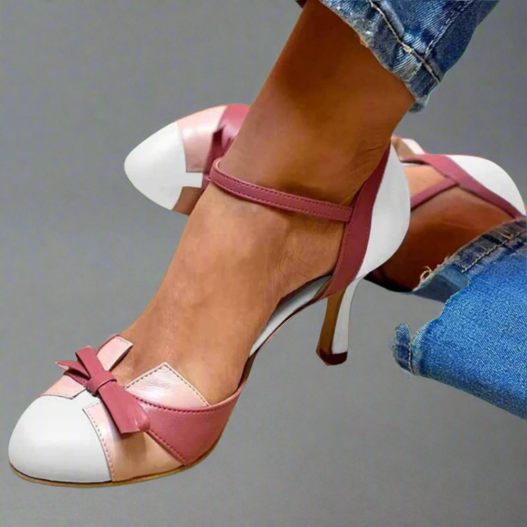Bellarosa | Elegantes Paar Sandalen mit Schleife und Riemen, runde Spitze