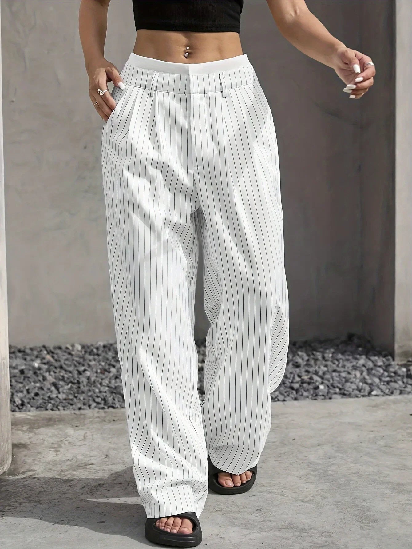 Clara | Elegante Hochtaillierte Gestreifte Hose mit Geradem Bein