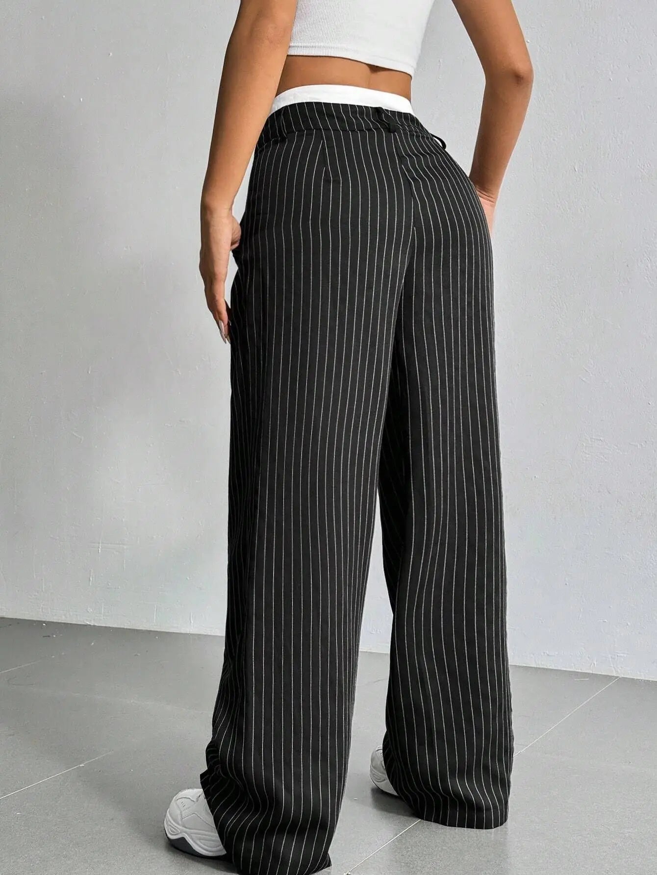 Clara | Elegante Hochtaillierte Gestreifte Hose mit Geradem Bein