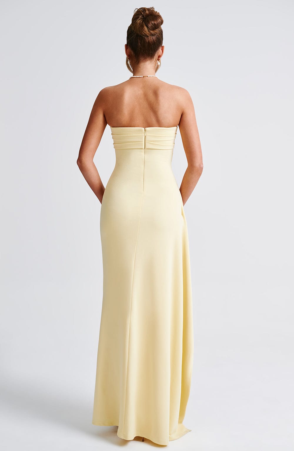 Alexander Saint Zafira Maxi-Kleid - Zitrone
Umformuliert: Jennifer | Elegantes Kleid