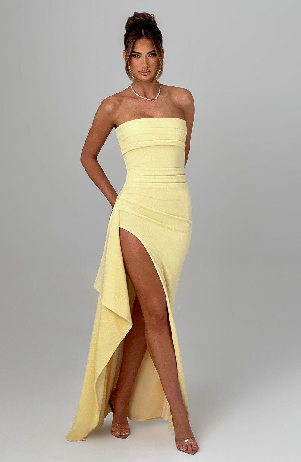 Alexander Saint Zafira Maxi-Kleid - Zitrone
Umformuliert: Jennifer | Elegantes Kleid