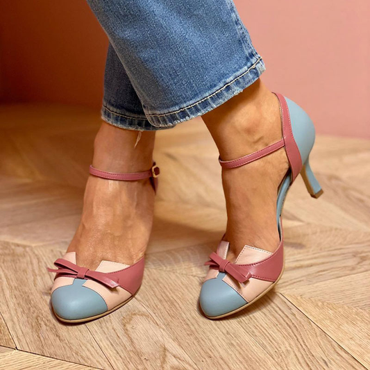 Bellarosa | Elegantes Paar Sandalen mit Schleife und Riemen, runde Spitze