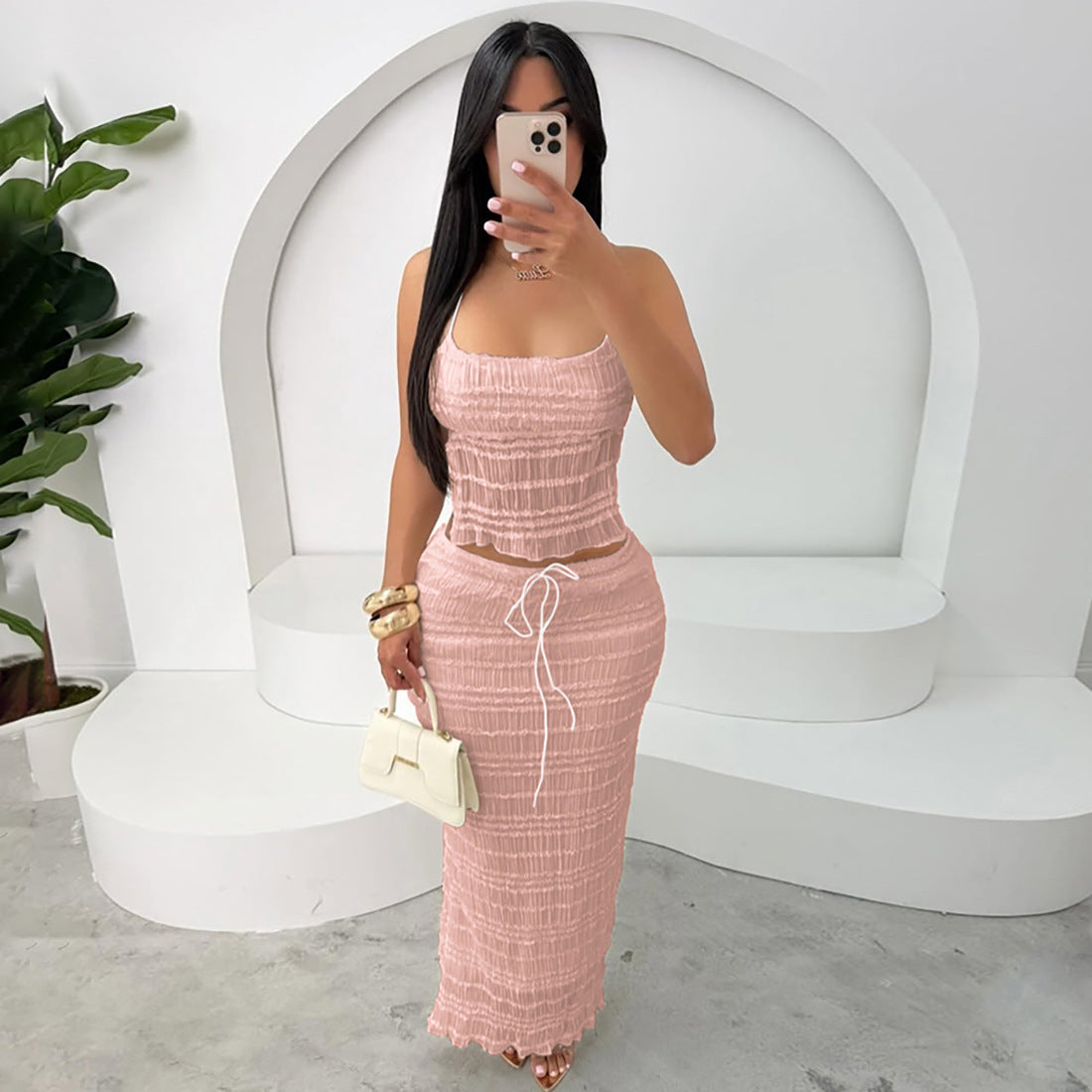 Jennifer | Elegantes Kleid mit rückenfreier Halteroptik und Rüschenshirt