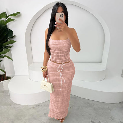 Jennifer | Elegantes Kleid mit rückenfreier Halteroptik und Rüschenshirt
