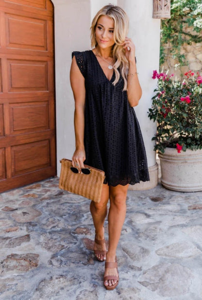 Jennifer | Elegantes Kleid mit V-Ausschnitt, ärmellos, aus Spitze mit Shorts