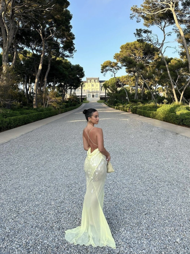 Jennifer | Elegantes Kleid mit pastellfarbenem Sommerflair