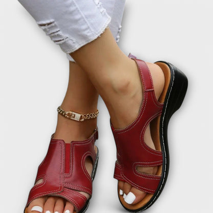 Christina | Orthopädische Ledersandalen mit Komfortabsatz
