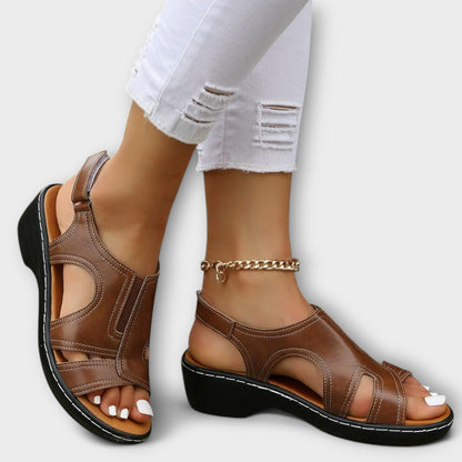 Christina | Orthopädische Ledersandalen mit Komfortabsatz
