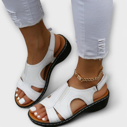 Christina | Orthopädische Ledersandalen mit Komfortabsatz