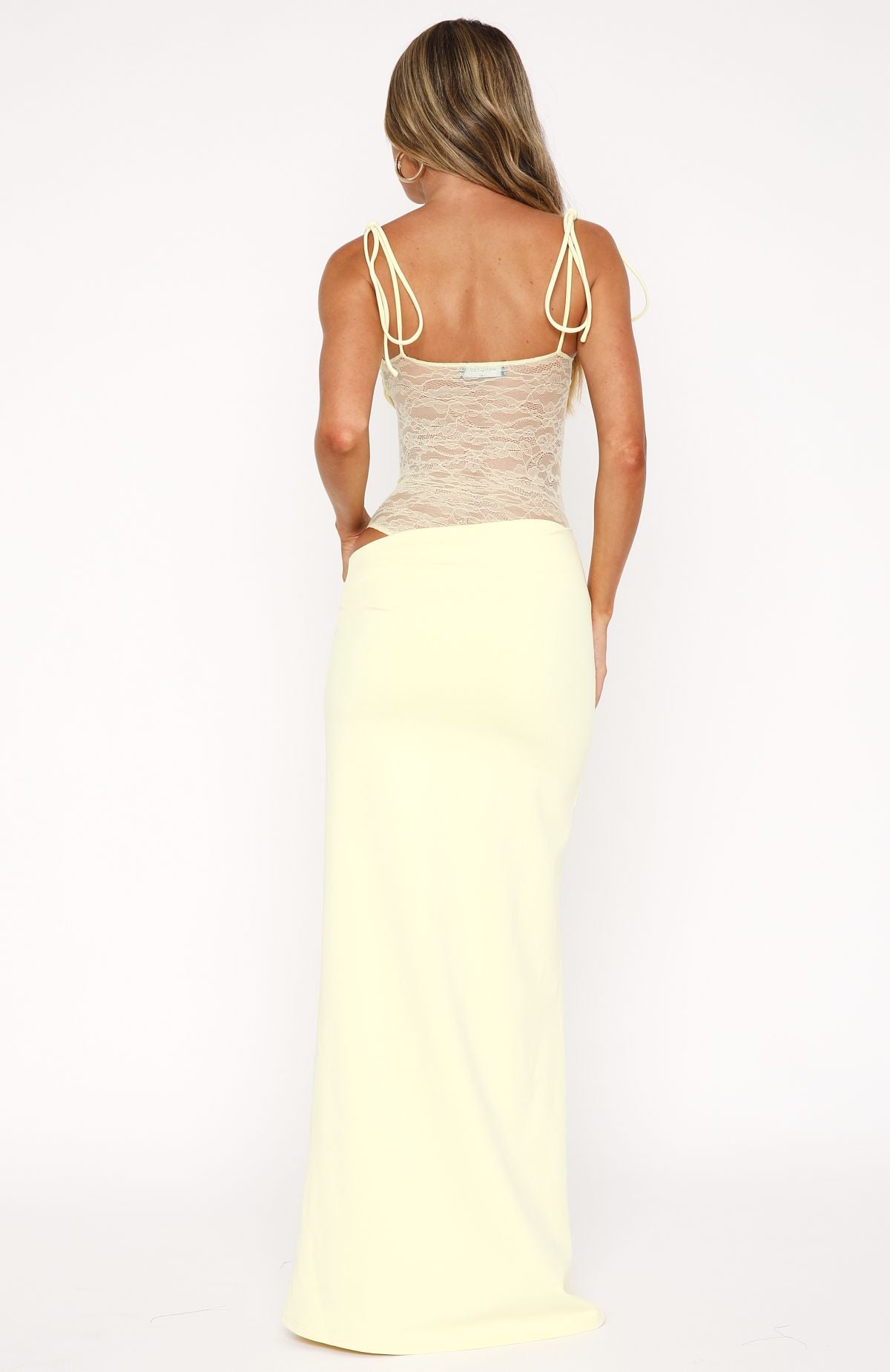 Alexander Saint Maxi Dress can be translated and rewritten as:

Jennifer | Elegantes Maxikleid
