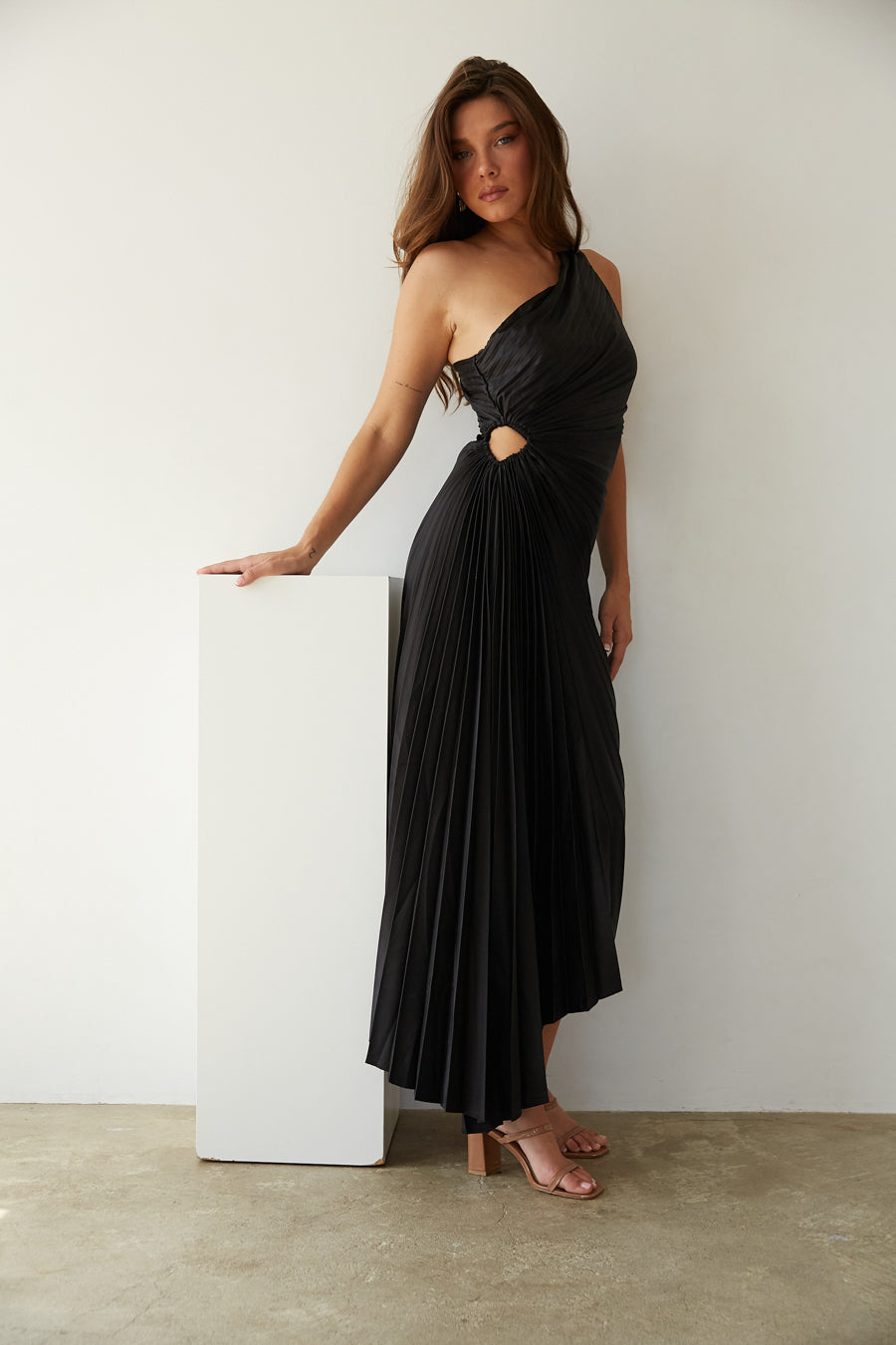 Sylviana | Elegantes Midikleid mit einer Schulter